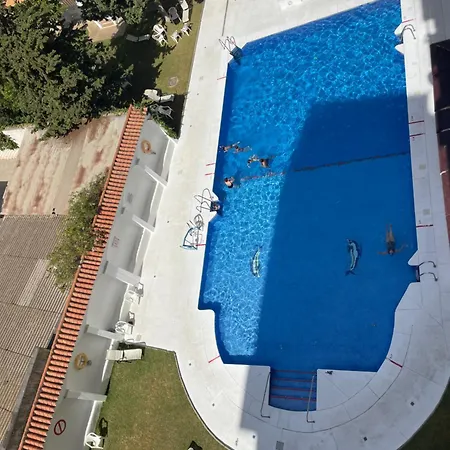 4 2 Banos Parking *