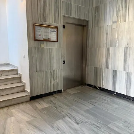 Апартаменти 4 2 Banos Parking