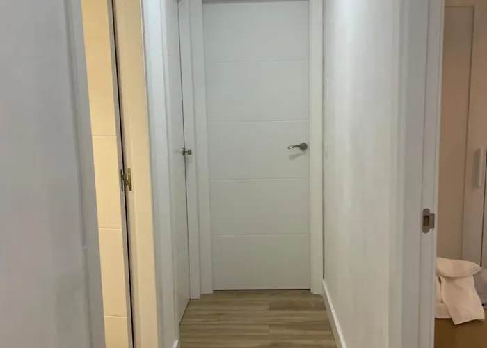 Апартаменти 4 2 Banos Parking